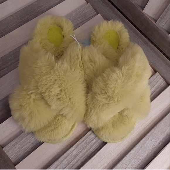 Cat & Jack Yellow Kids Slippers small 13 - Picture 1 of 2